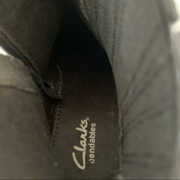 Clarks - Black Leather Ankle Boots with Heel - Size 8M - Picture 12 of 12